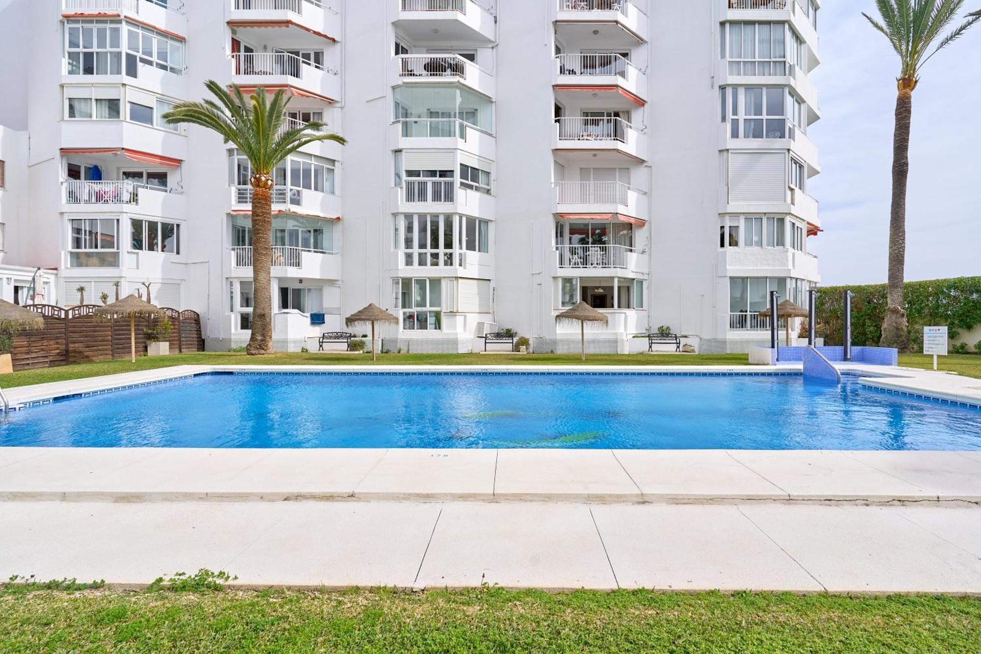 Large One Bed Apartment Nerja